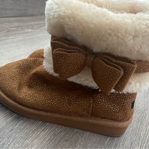 NWOT Kenzie fuzzy boots